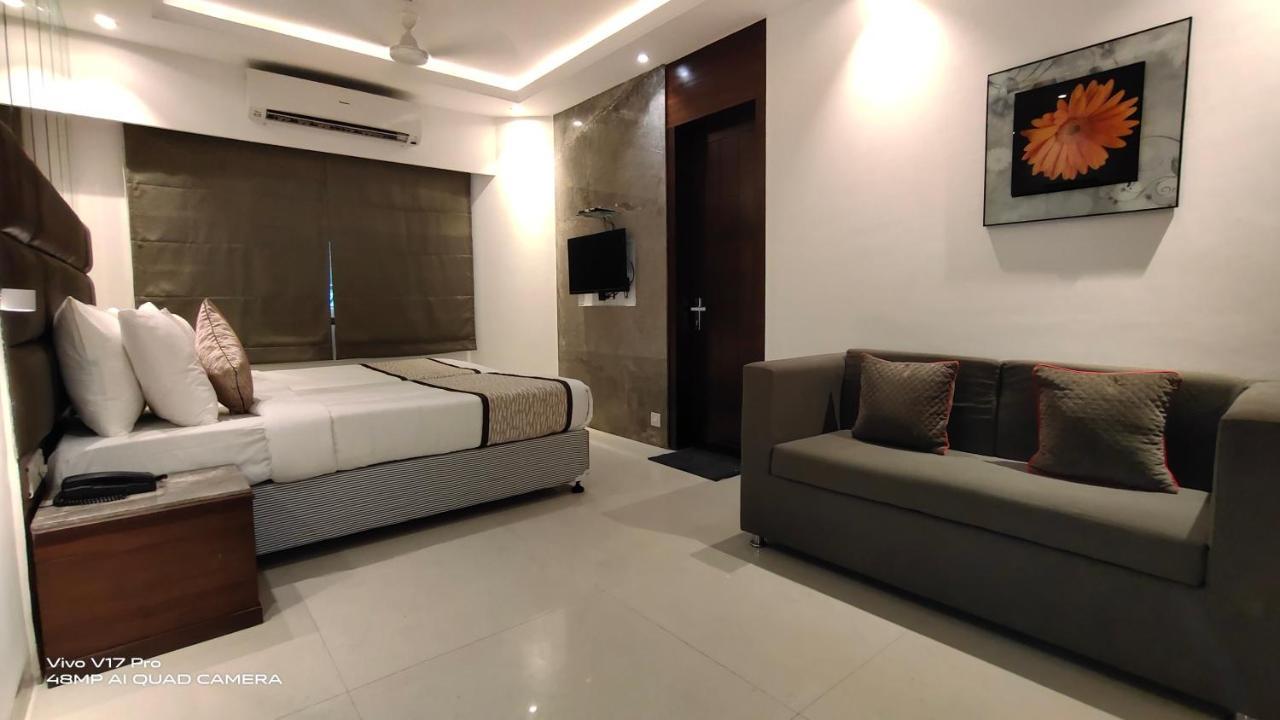Hotel Supreme - Cuffe Parade Mumbai Exteriör bild