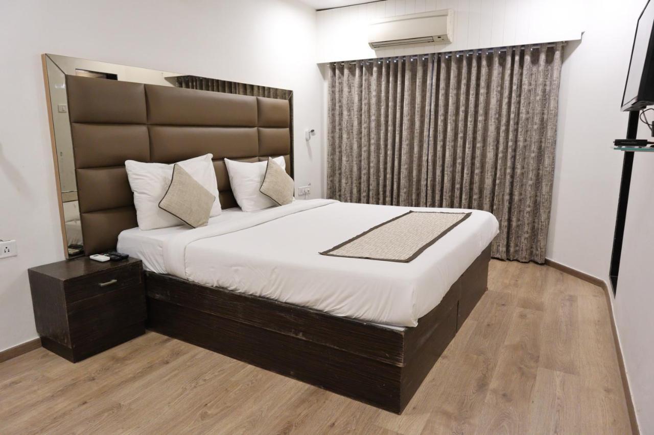 Hotel Supreme - Cuffe Parade Mumbai Exteriör bild