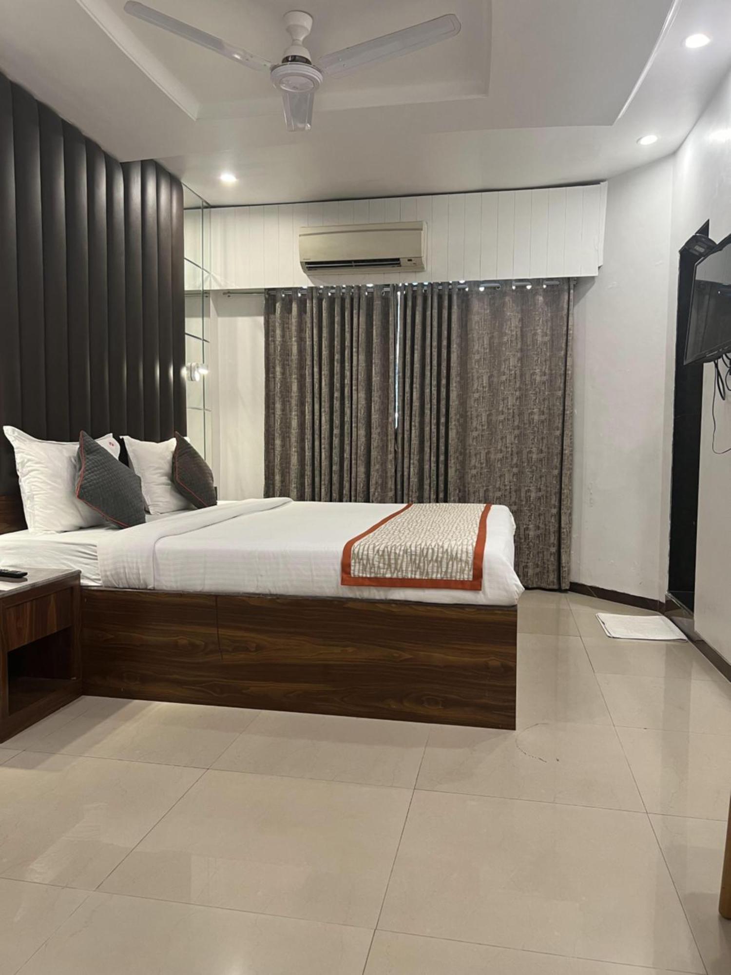 Hotel Supreme - Cuffe Parade Mumbai Exteriör bild
