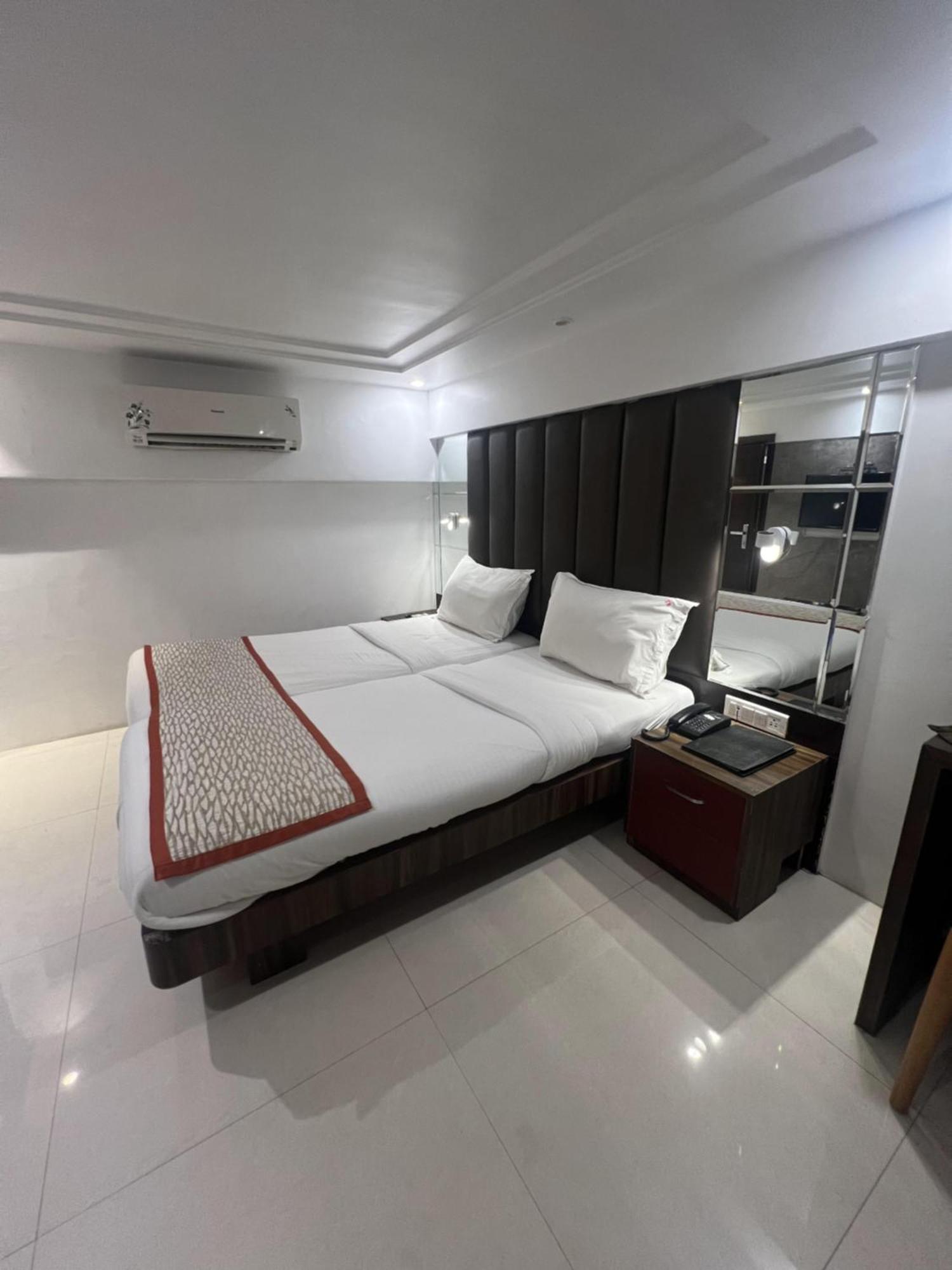 Hotel Supreme - Cuffe Parade Mumbai Exteriör bild