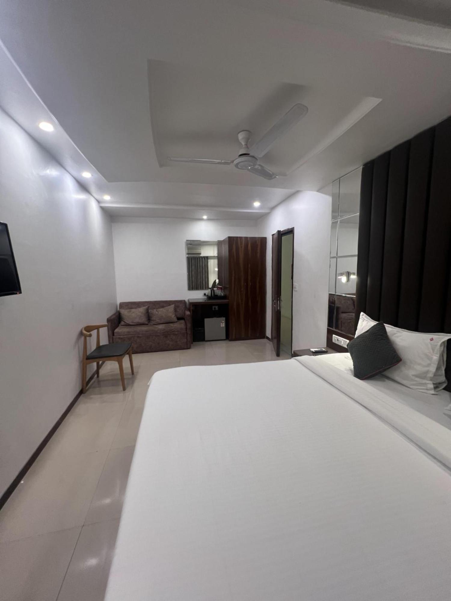 Hotel Supreme - Cuffe Parade Mumbai Exteriör bild