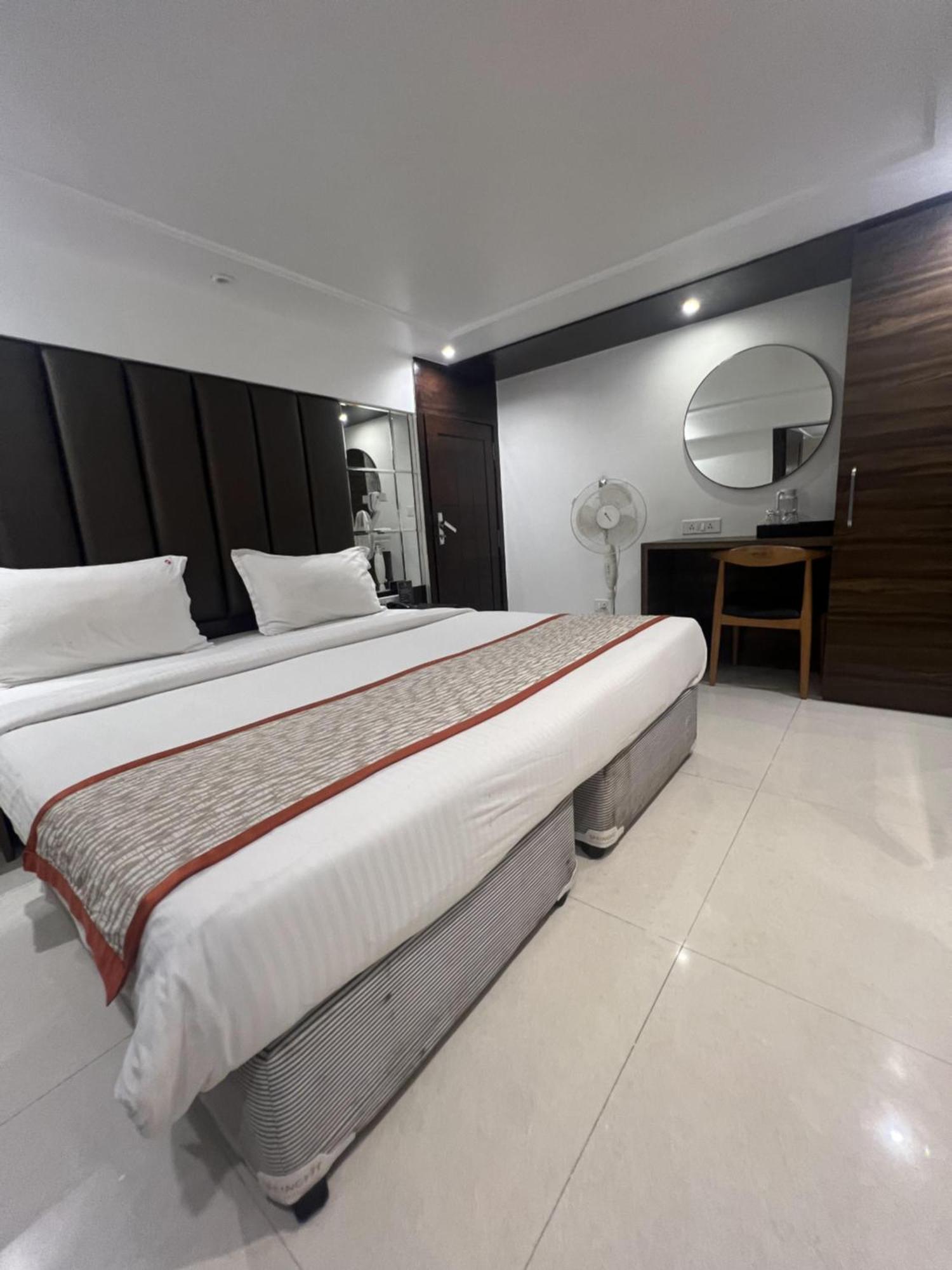 Hotel Supreme - Cuffe Parade Mumbai Exteriör bild