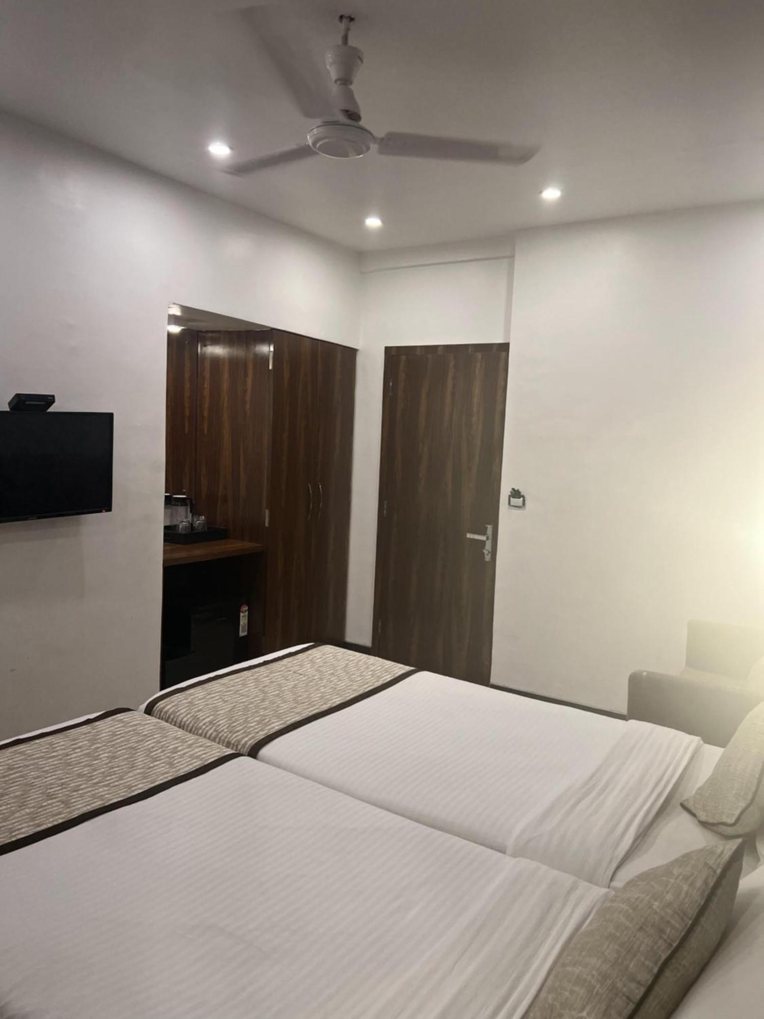Hotel Supreme - Cuffe Parade Mumbai Exteriör bild
