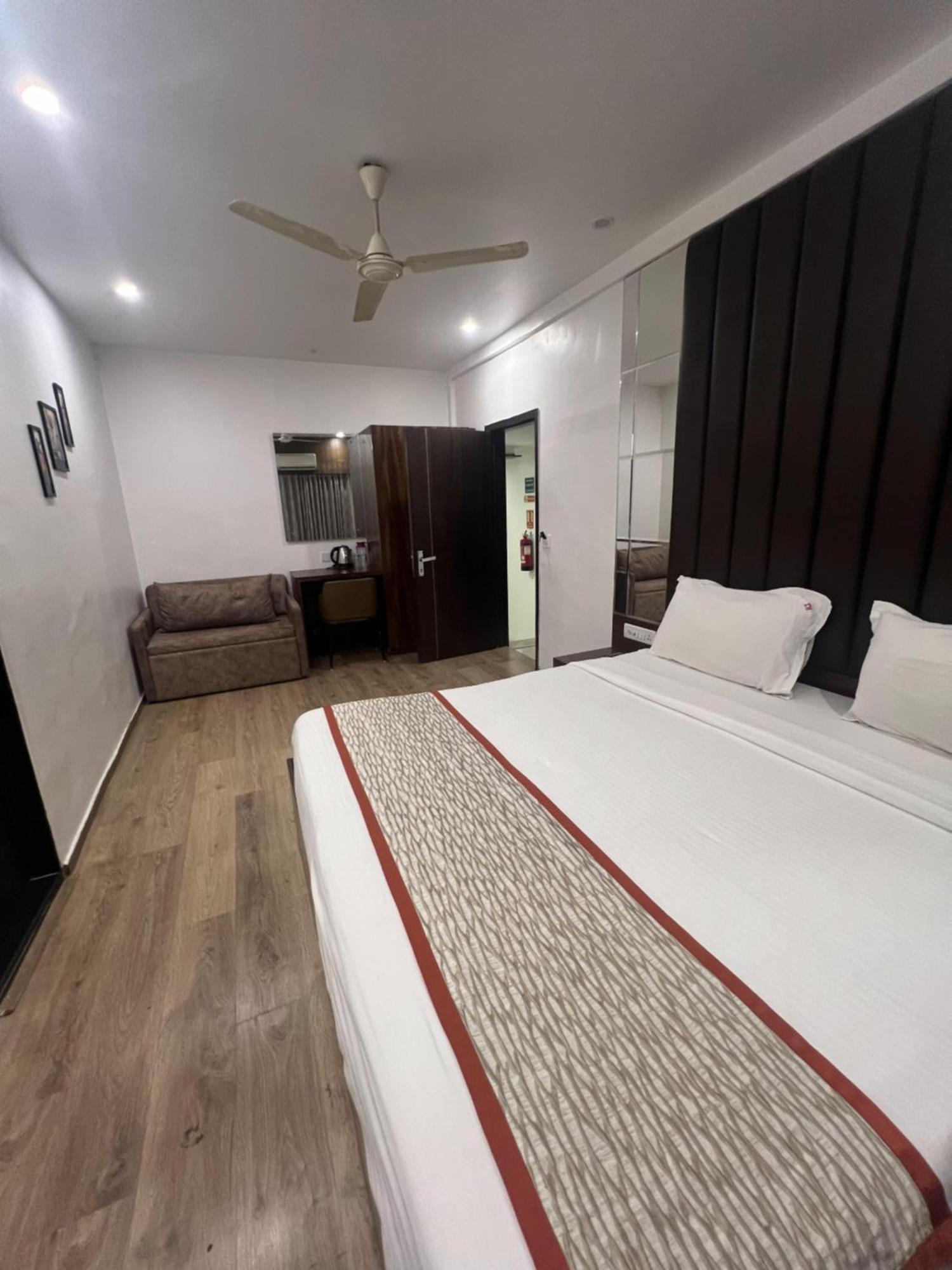 Hotel Supreme - Cuffe Parade Mumbai Exteriör bild