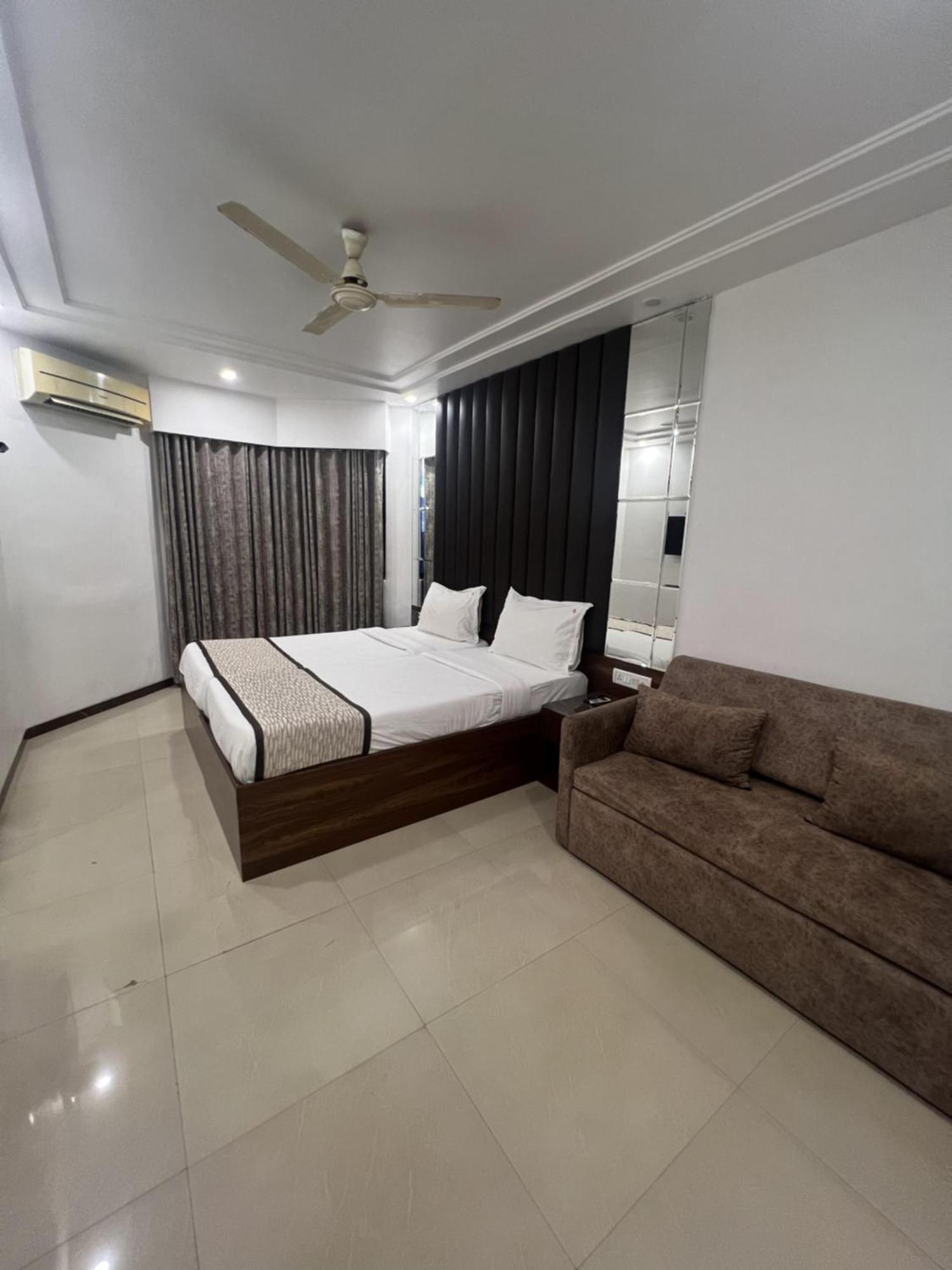 Hotel Supreme - Cuffe Parade Mumbai Exteriör bild