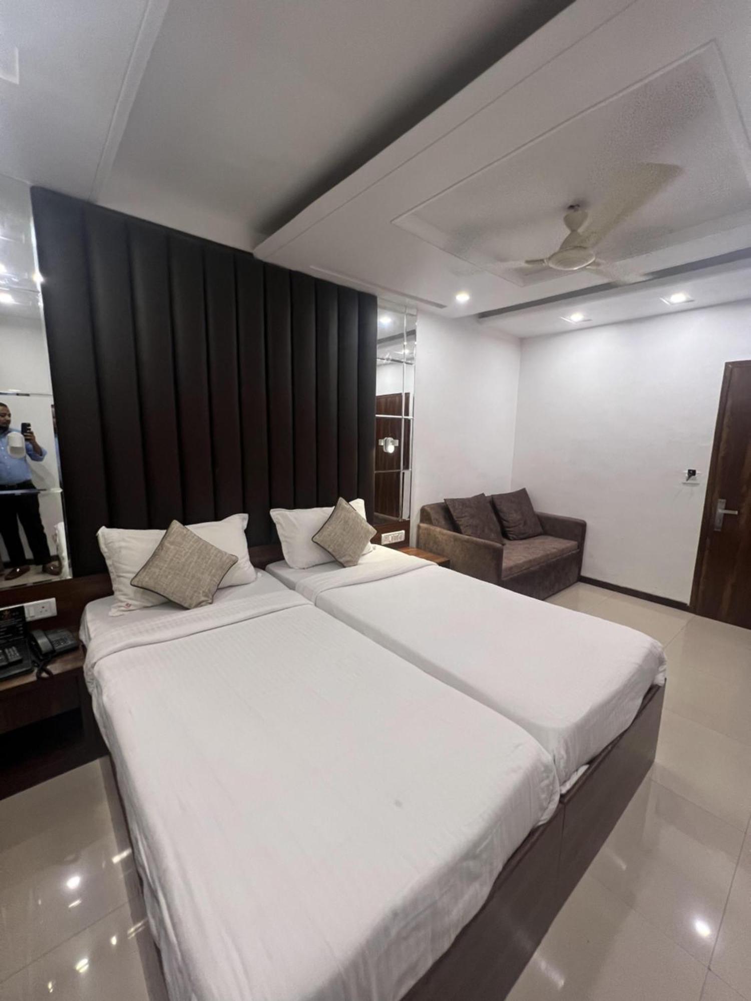 Hotel Supreme - Cuffe Parade Mumbai Exteriör bild