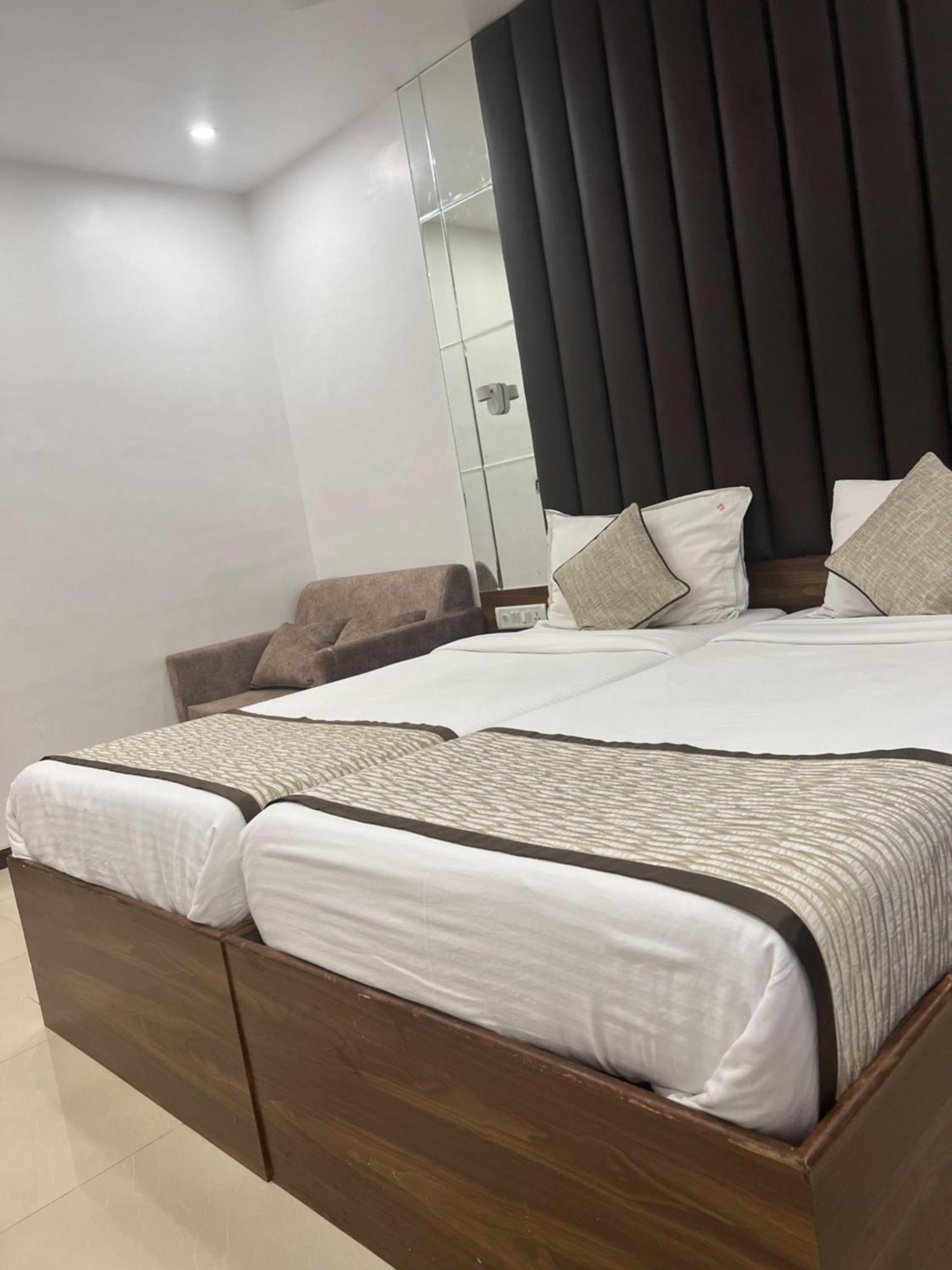 Hotel Supreme - Cuffe Parade Mumbai Exteriör bild