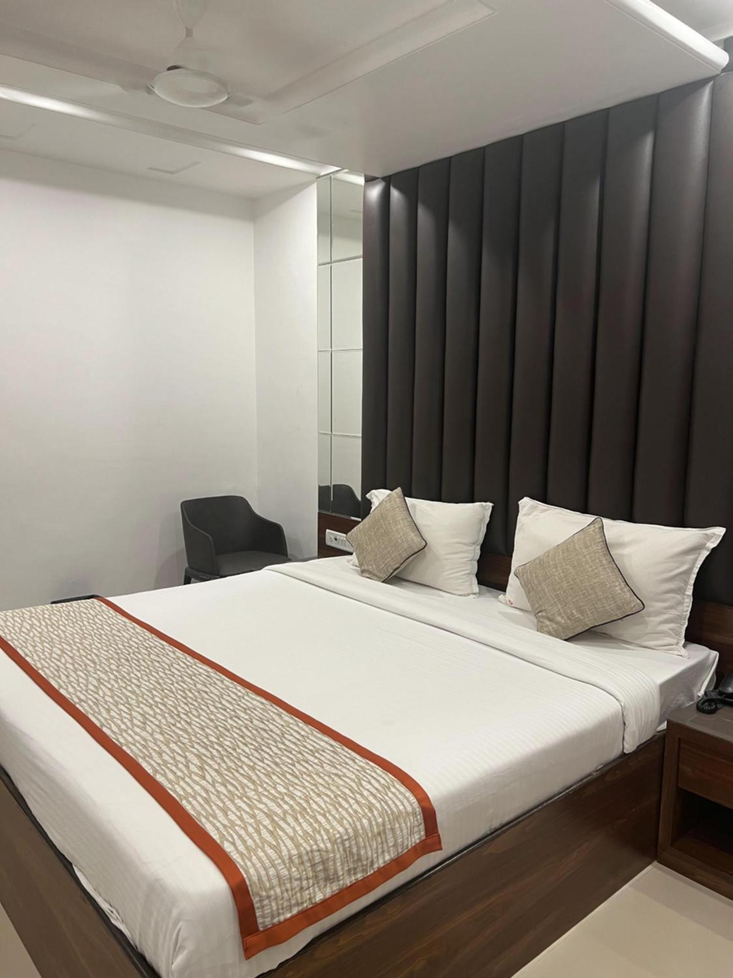 Hotel Supreme - Cuffe Parade Mumbai Exteriör bild