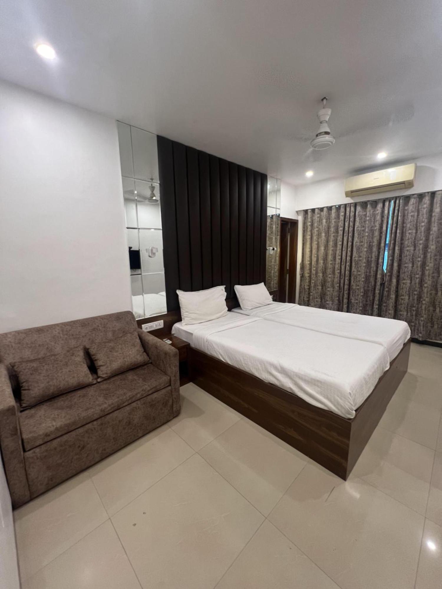 Hotel Supreme - Cuffe Parade Mumbai Exteriör bild
