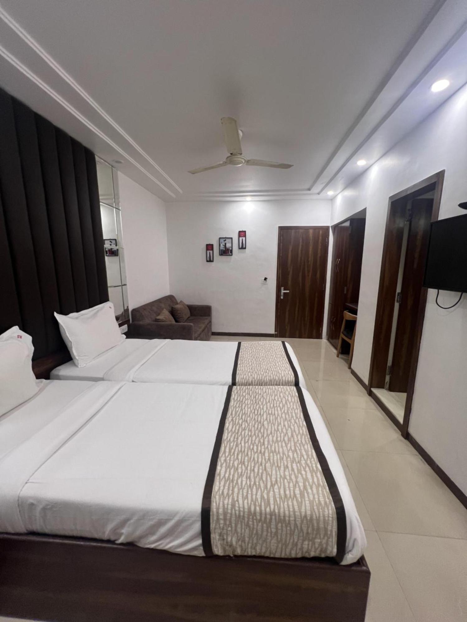 Hotel Supreme - Cuffe Parade Mumbai Exteriör bild