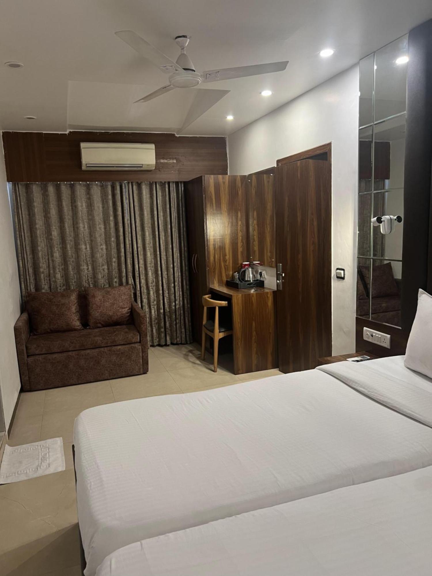 Hotel Supreme - Cuffe Parade Mumbai Exteriör bild