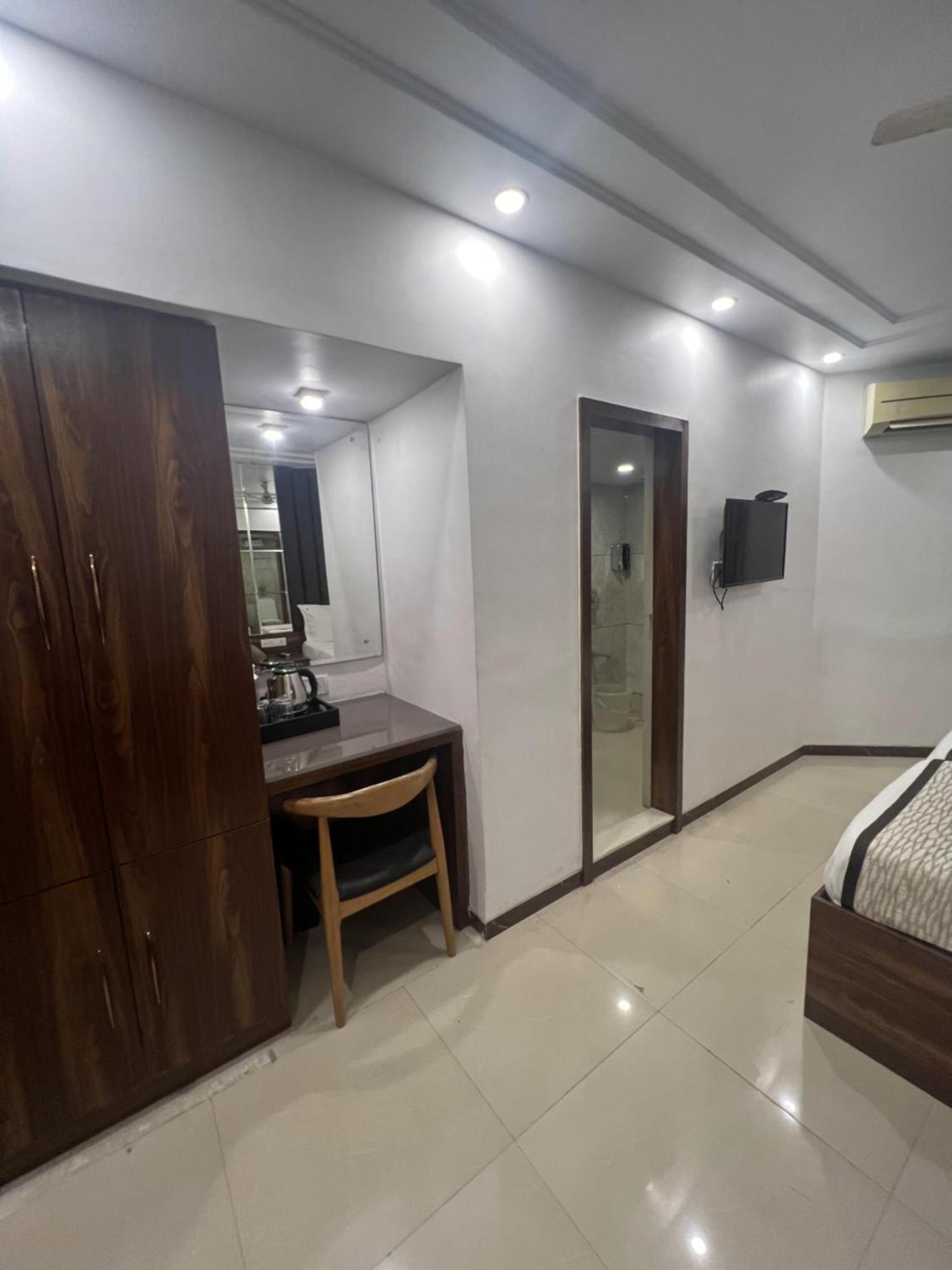 Hotel Supreme - Cuffe Parade Mumbai Exteriör bild