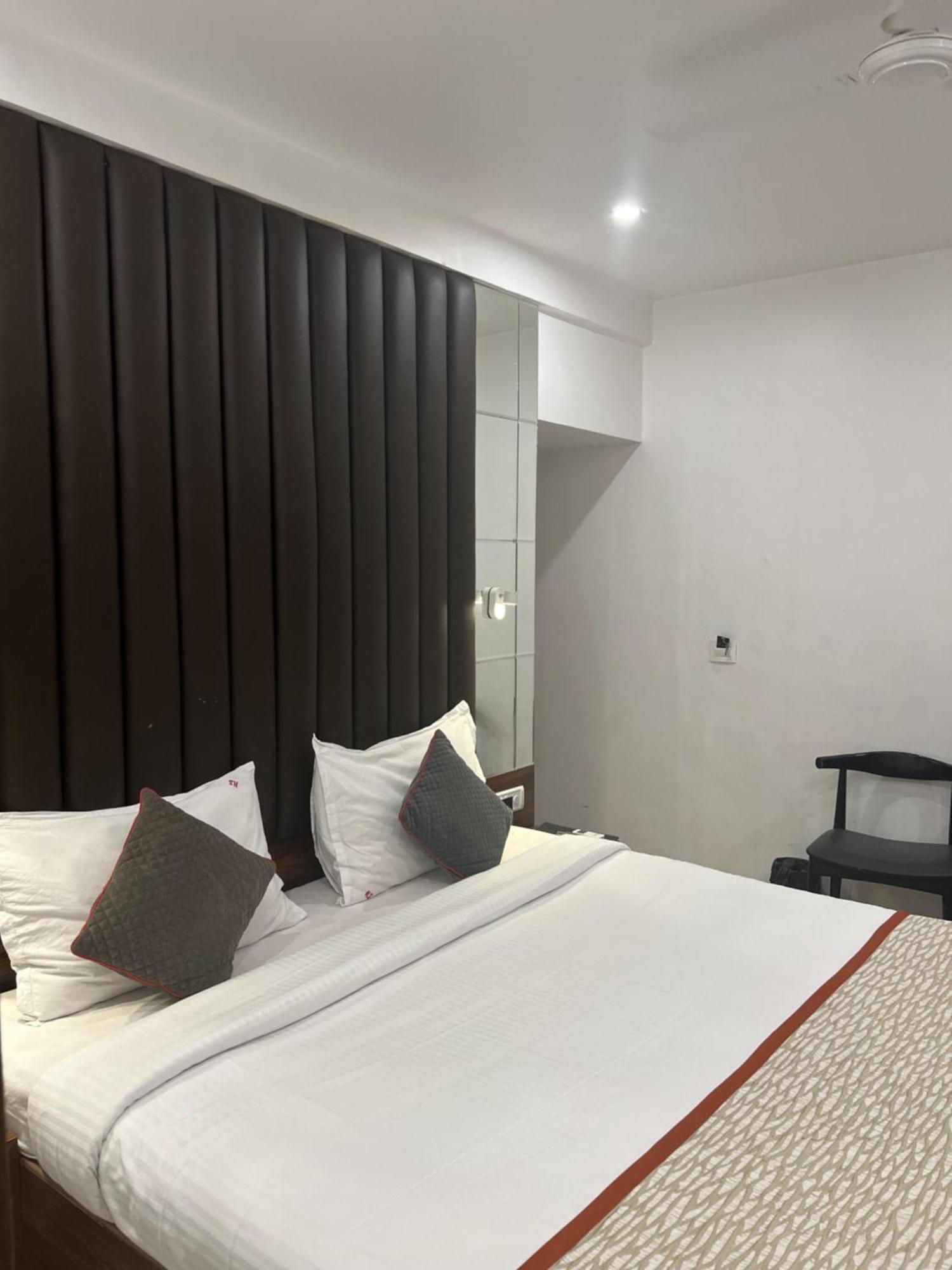 Hotel Supreme - Cuffe Parade Mumbai Exteriör bild