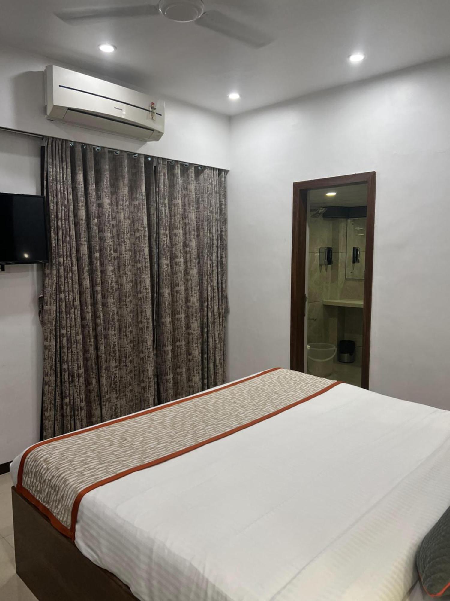 Hotel Supreme - Cuffe Parade Mumbai Exteriör bild