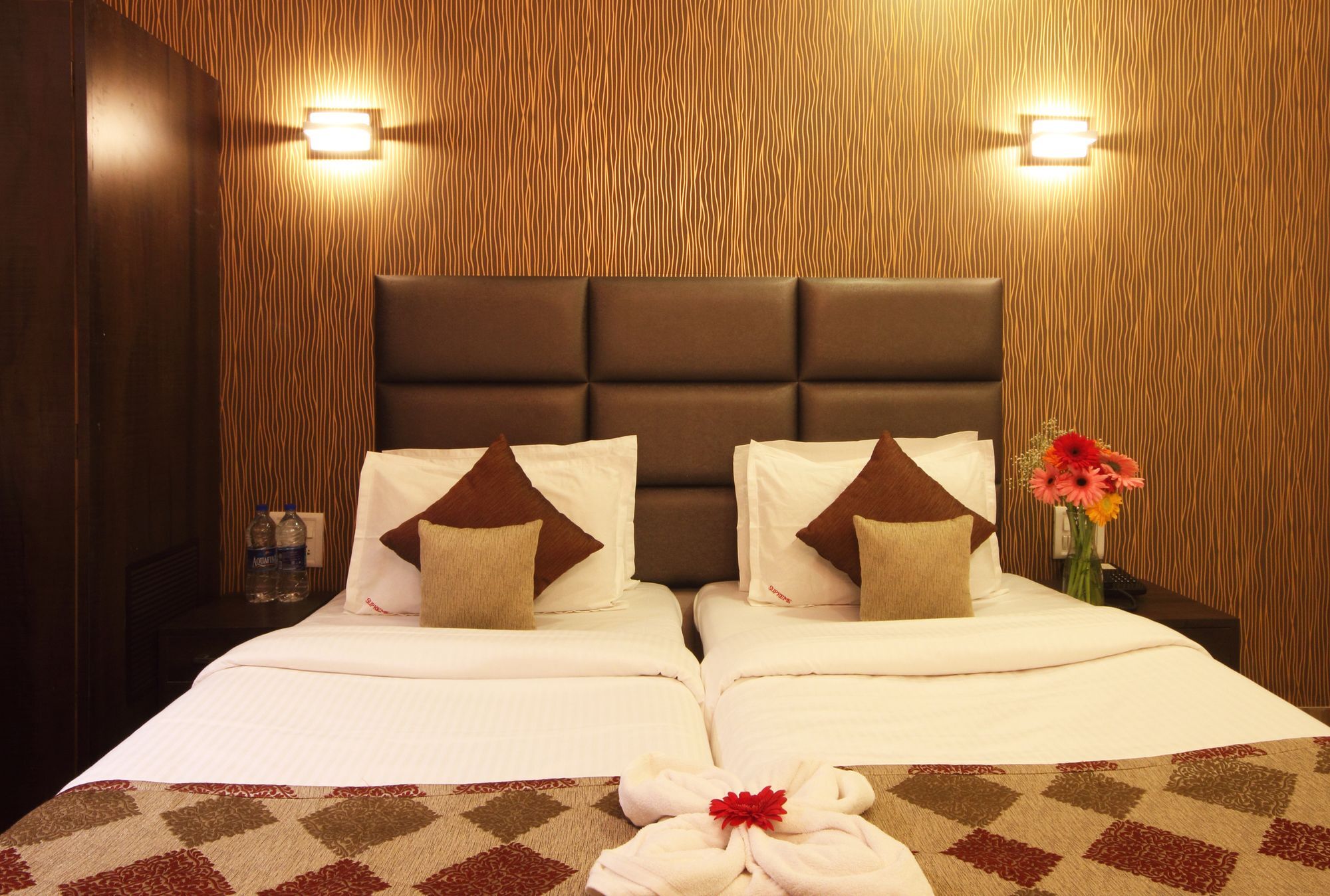 Hotel Supreme - Cuffe Parade Mumbai Exteriör bild